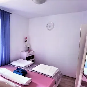 https://apartment-chloe.splithotels.org