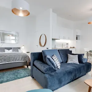 https://royal-residence-apartment-in-the-heart-of-prague.praguehotelsweb.com